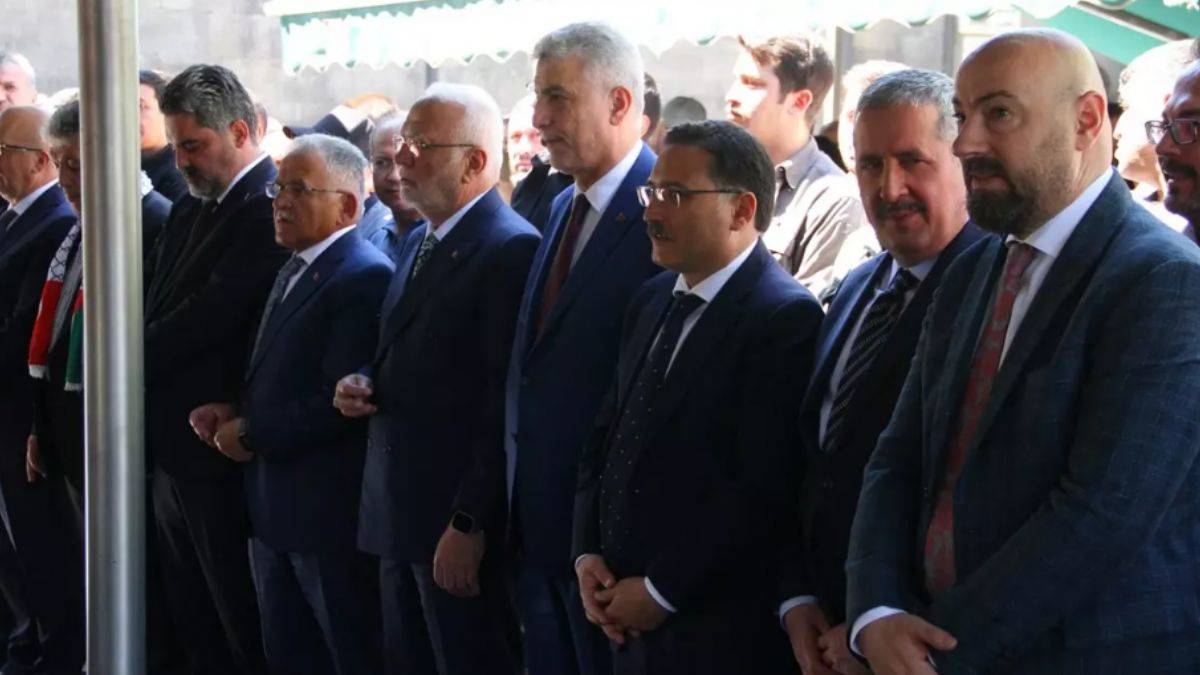 Bakan Bolat, Heniyye için kılınan gıyabi cenaze namazına katıldı