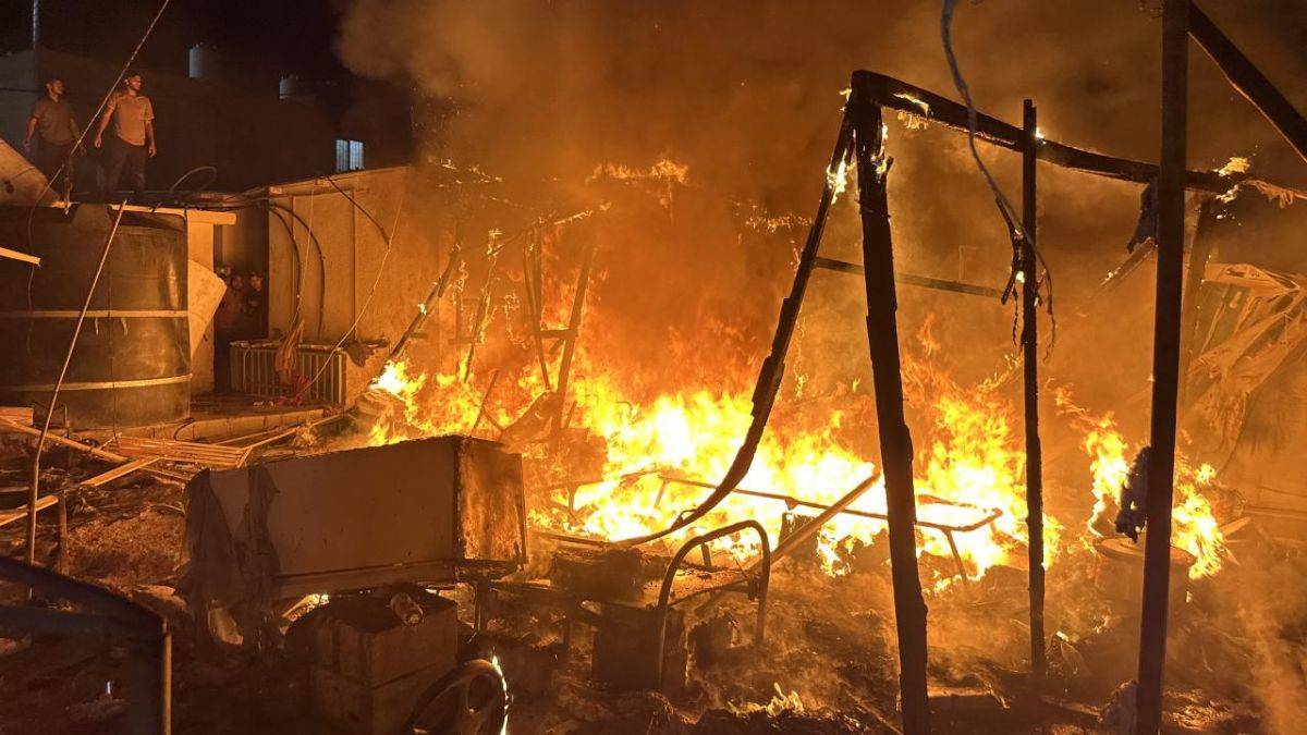 Katil İsrail gece boyunca Gazze'yi bombaladı