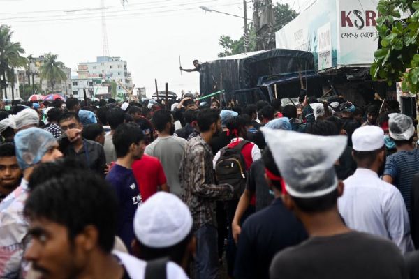 Bangladeş'te hükümet karşıtı gösterilerde 48 kişi öldü