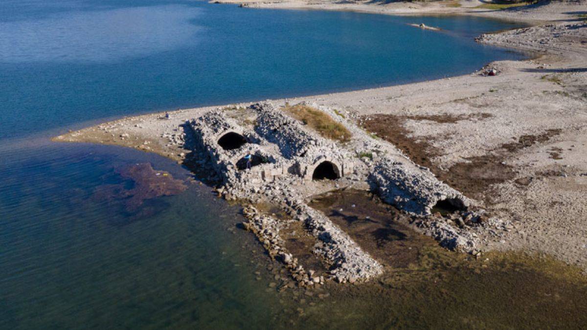 Sular çekildi, 822 yıllık Selçuklu eseri ortaya çıktı