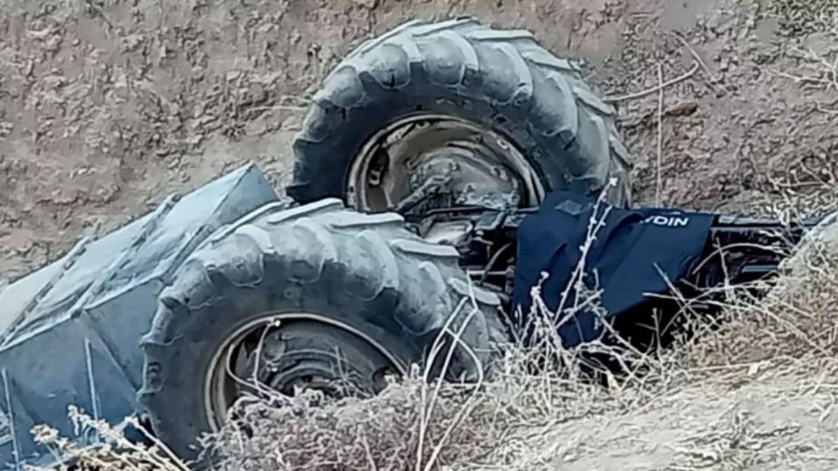 Traktör devrildi! Çift öldü, çocukları yaralandı