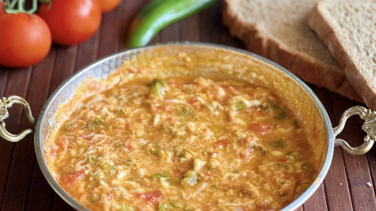 Çakallı menemeninin farkı nedir, nasıl yapılır? Neden Çakallı menemeni meşhur ve lezzetli?