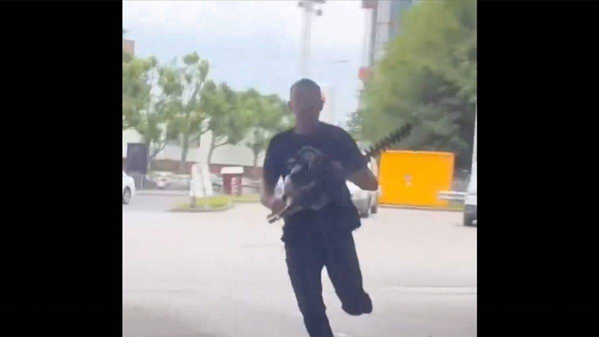 Testereli ırkçı saldırgana gözaltı