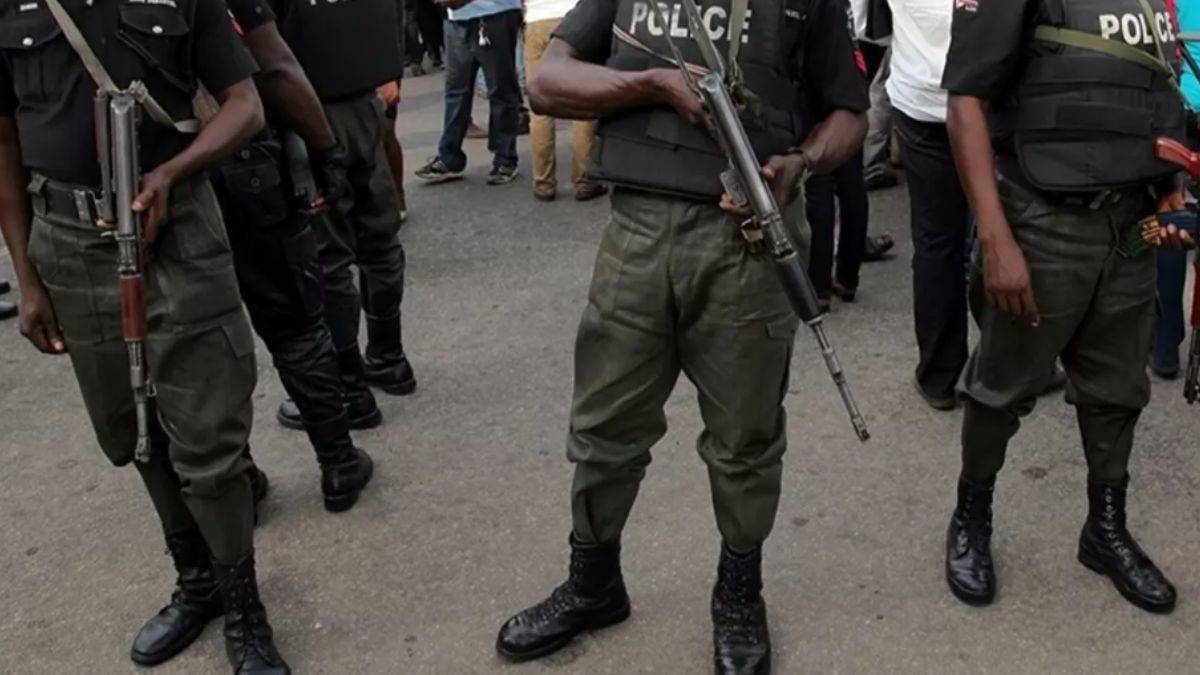 Nijerya'da Rus bayrağı taşıyan kişiler gözaltına alındı