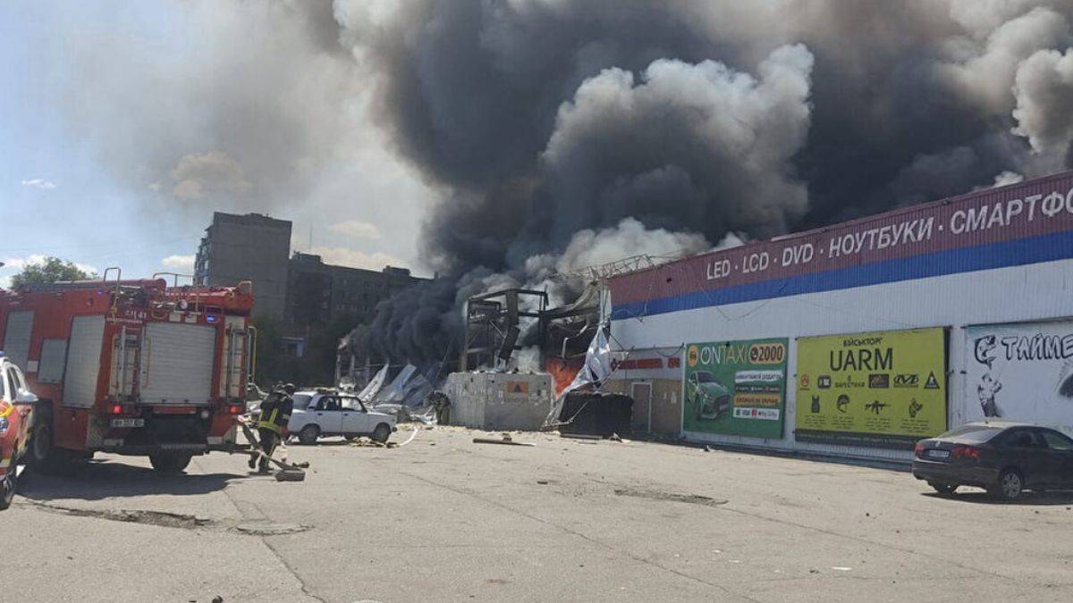 Rusya, Ukrayna'da market bombaladı: 4 ölü, 24 yaralı