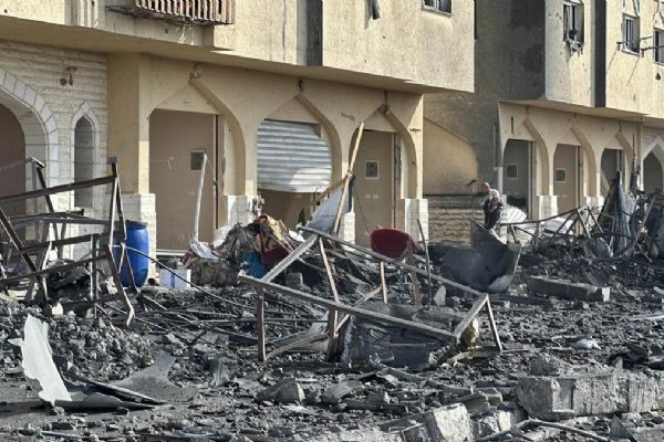 İşgalci İsrail Gazze'ye bomba yağdırdı: 5 Filistinli şehit düştü