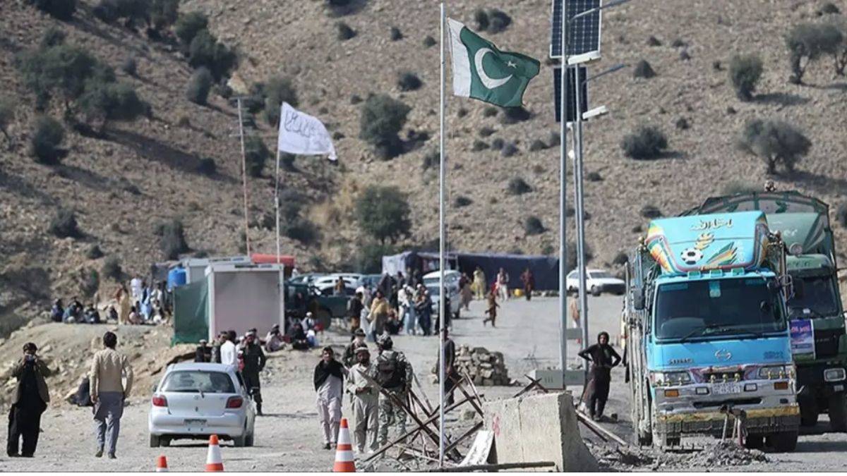 Afganistan ve Pakistan güçleri arasında iki ülke sınırında çatışma