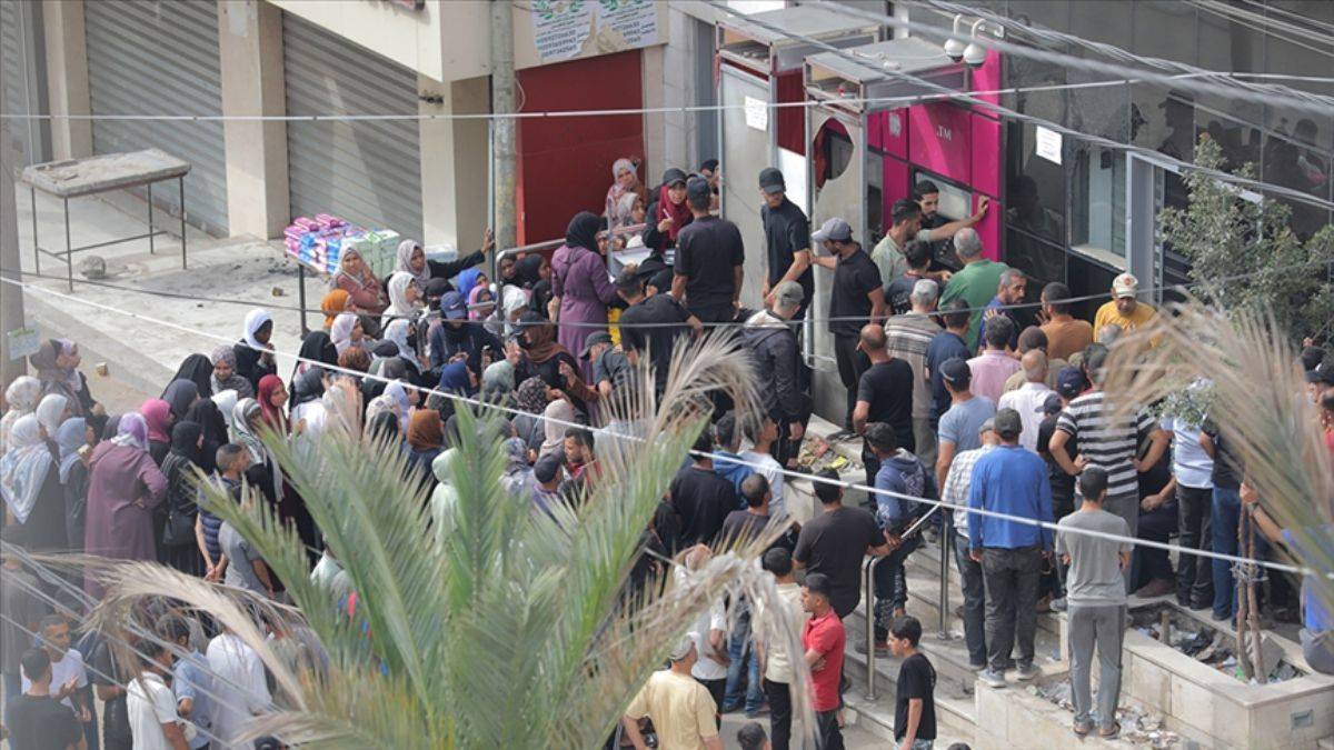 Gazze'ye para girmiyor, bankalardaki paralara ulaşılamıyor