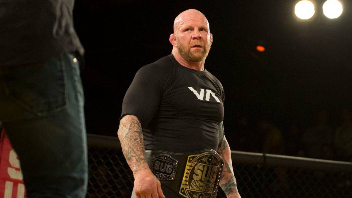 Ünlü sporcu Monson, Müslüman olduktan sonra ilk cuma namazını TBMM'de kıldı