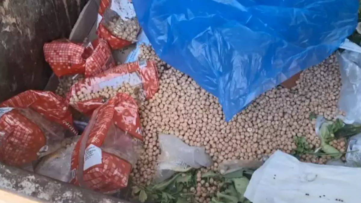 Zincir markette nohut paketinden böcek çıktı