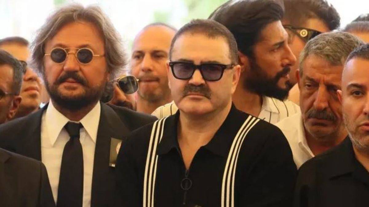Şafak Sezer: Cenaze izdihamı rezillikti