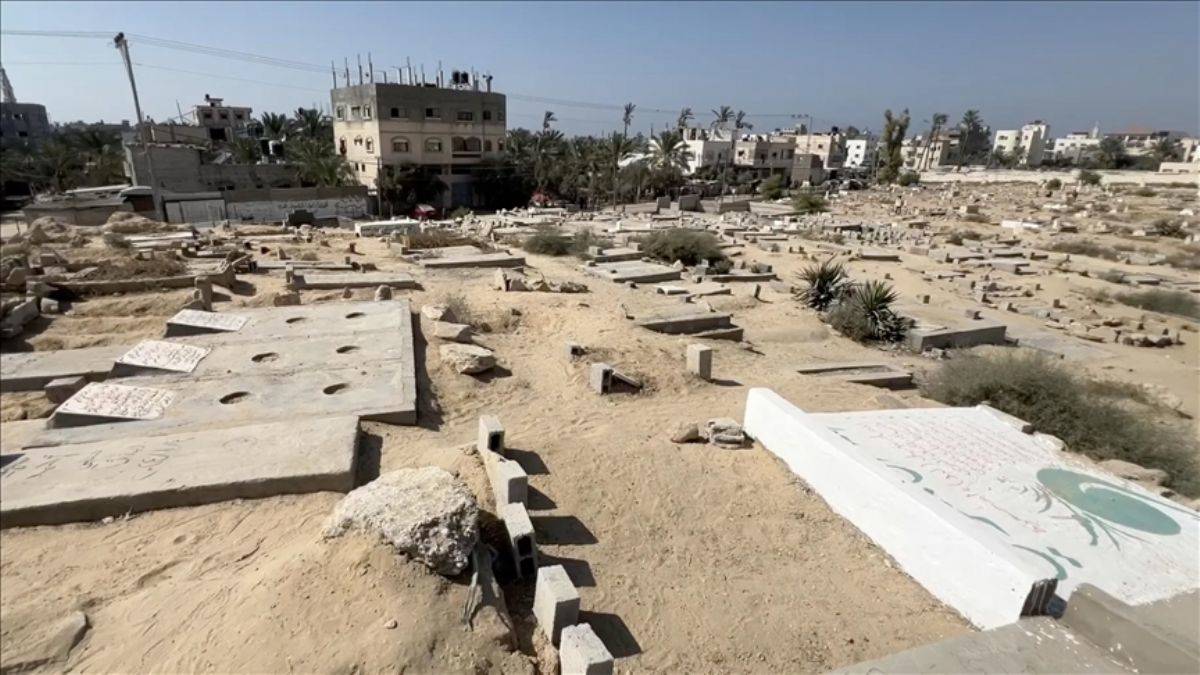 Gazze'de soykırım: Gazzeliler cenazelerini üst üste defnediyor