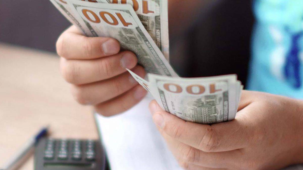 Nafaka ödememek için kendisini ölü gösterdi