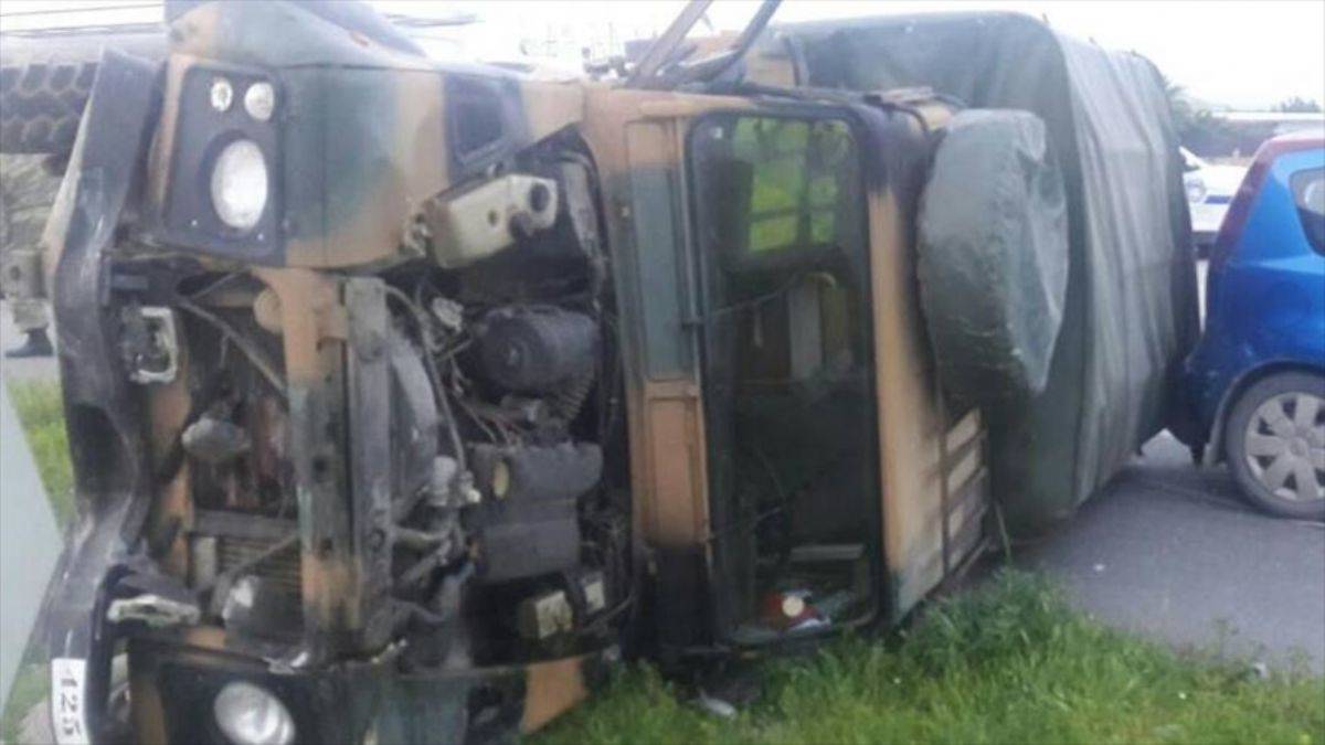 KKTC'de askeri araç devrildi: 12 asker yaralı