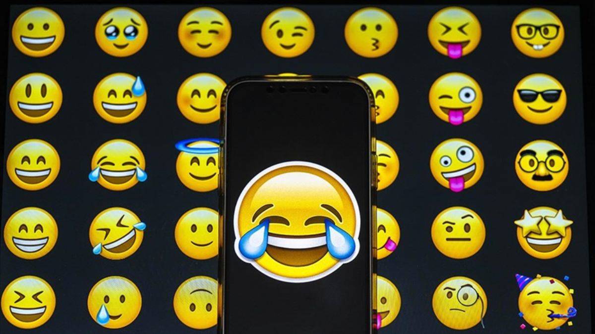 Şaka niyetiyle çıktı, kelimeleri yok etti: Emoji ne demek?