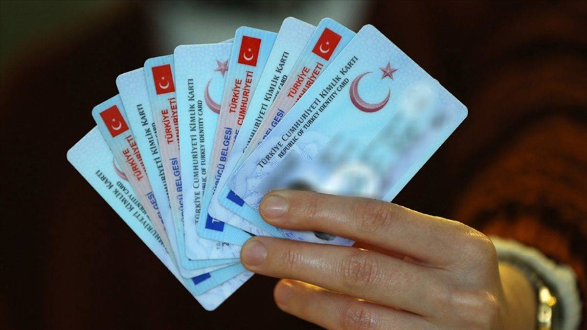 Türkiye'de Ehliyet İçin Yeni Yaş Sınırı Getirildi: O Yaşı Geçenler Araç Kullanamayacak