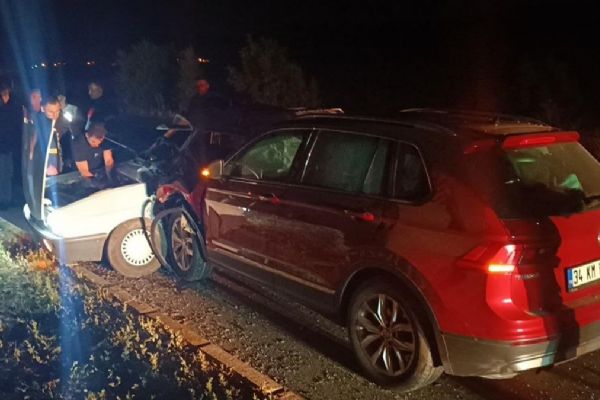 Afyonkarahisar'da feci kaza! 2 kişi öldü, 2'si çocuk 4 kişi yaralandı