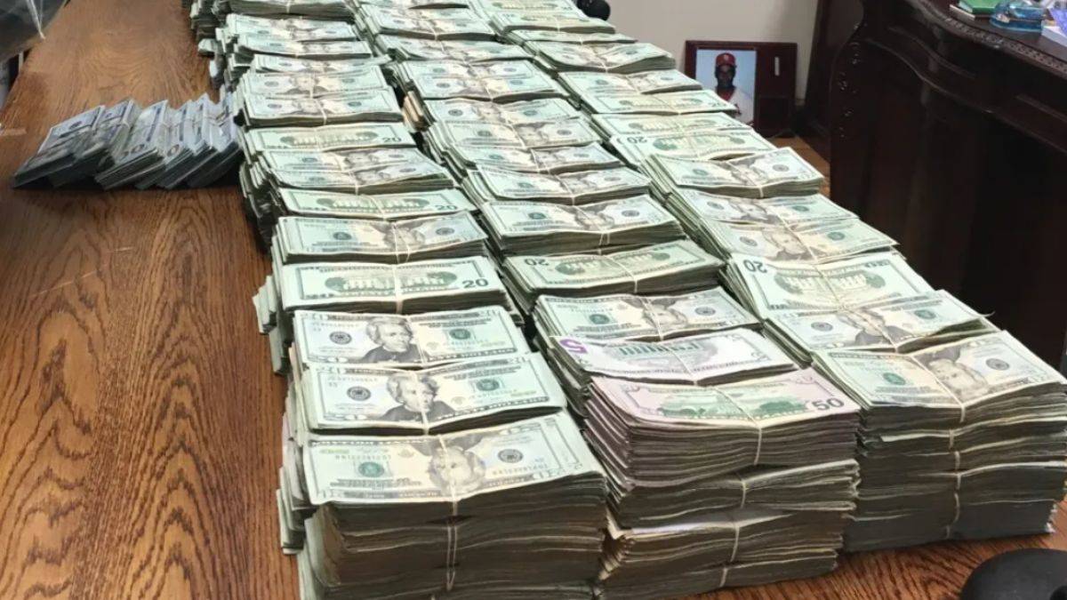 Din adamının bağış için topladığı paraları lükse harcadığı ortaya çıktı