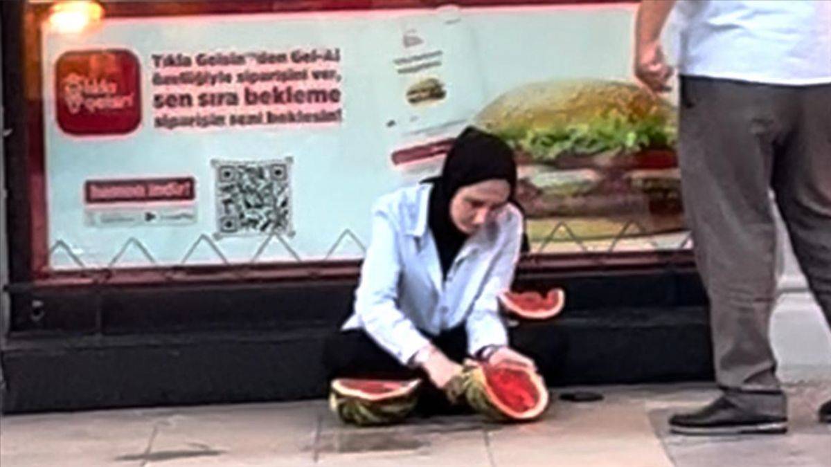 Mina Kahraman'dan karpuzlu Gazze eylemi