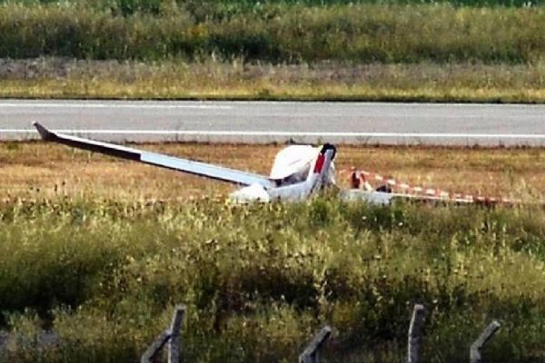 ABD'de küçük uçak dehşeti! Otoyola acil iniş yaptı