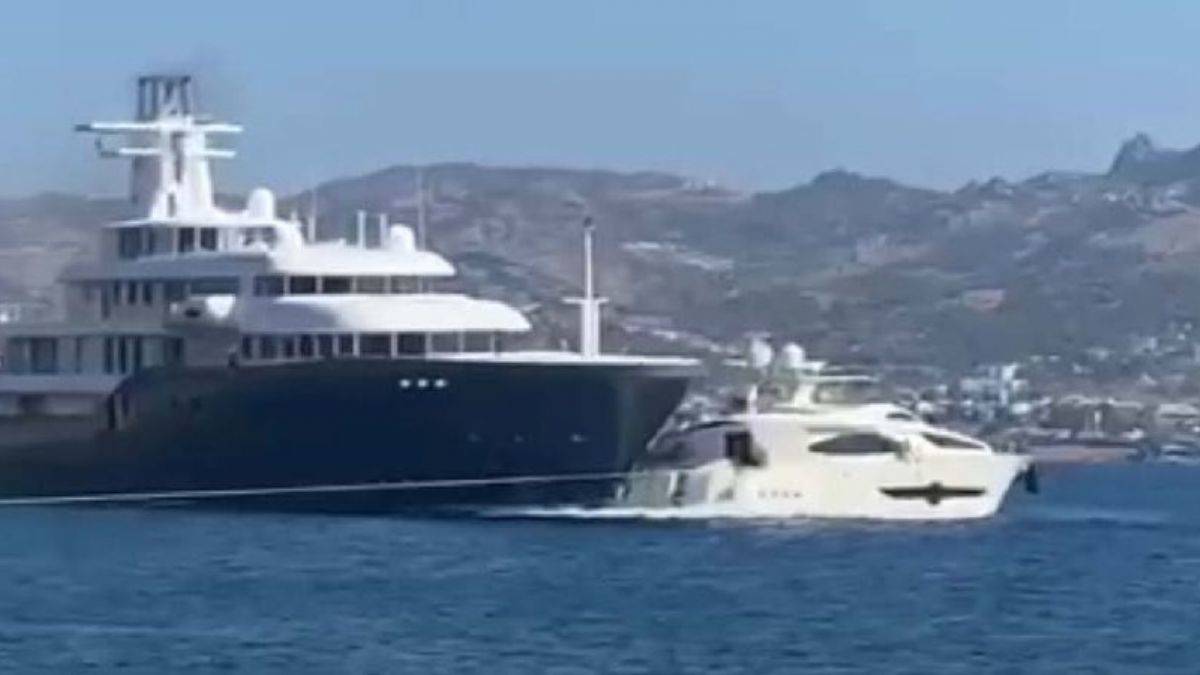 Bodrum'da mega yat ile motoryat çarpıştı