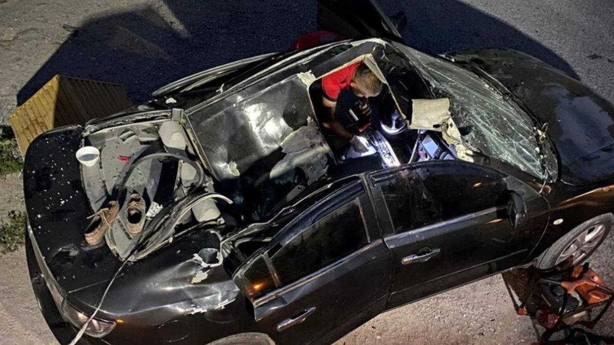21'nci kattan otomobilin üzerine düştü