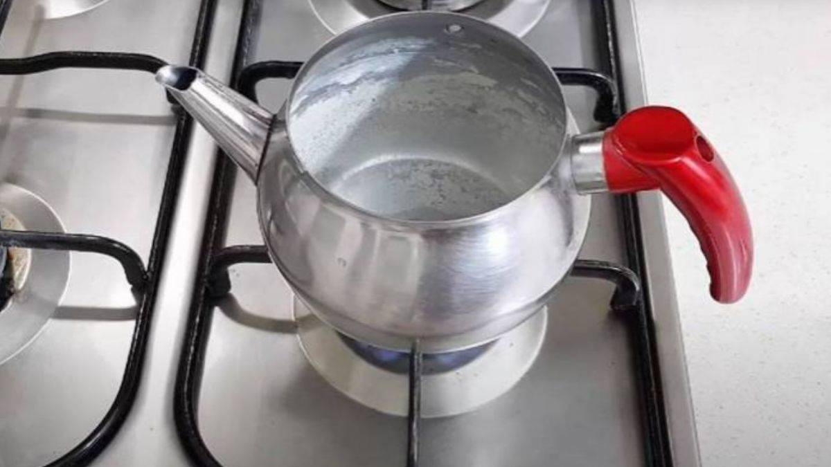 Çaydanlık kirecini doğal yöntemlerle temizleyin