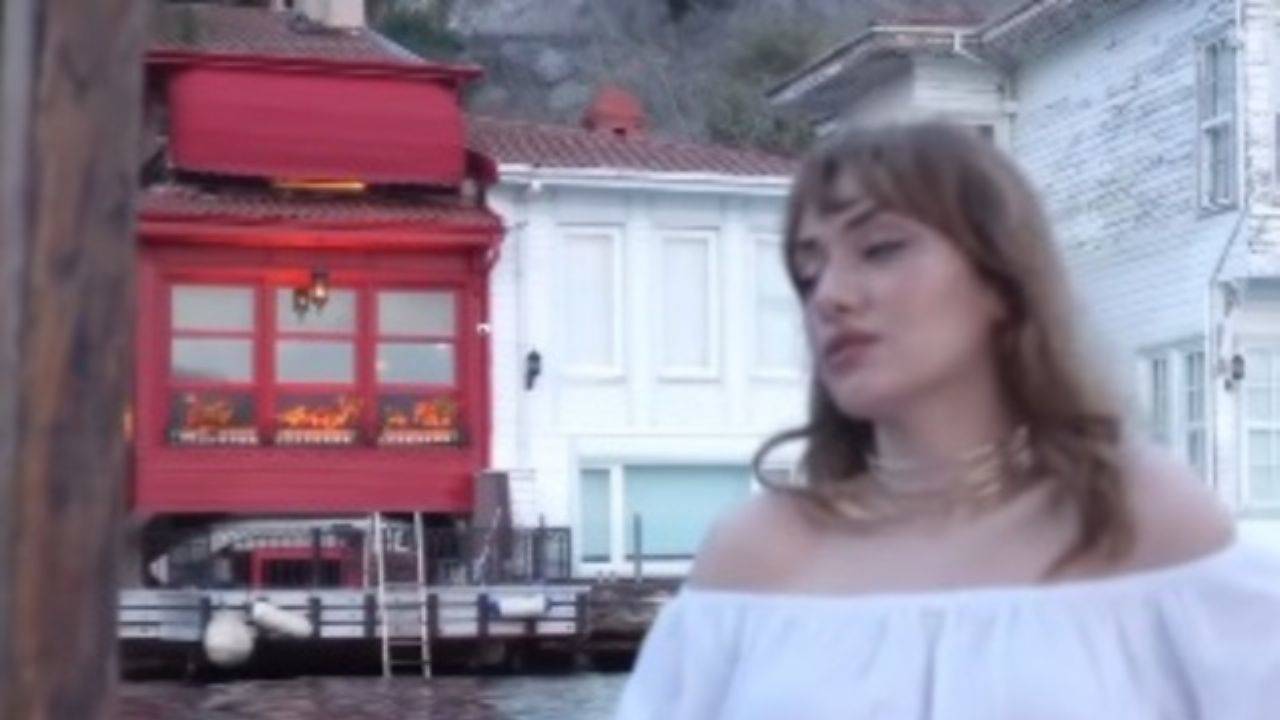 Sezen Aksu, temizlik yaparken görüntülendi