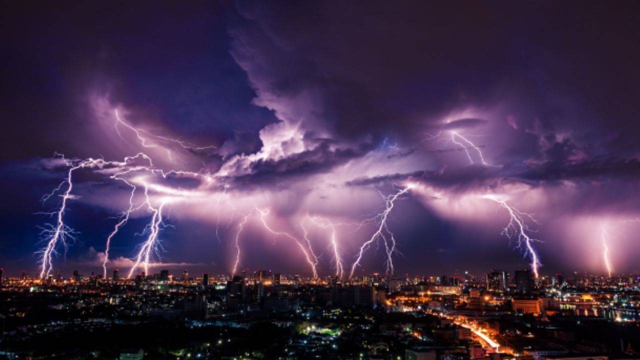 Şimşek Nasıl Oluşur? Statik Elektrik ve Fırtına Bulutlarının Gizemi