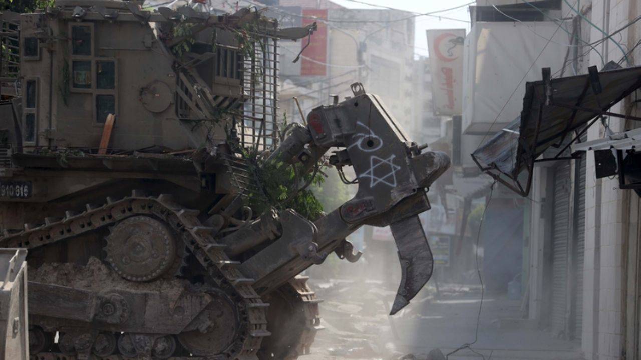 İsrail ordusu Cenin'i alt üst etti, gazetecilere kurşun yağdırdı