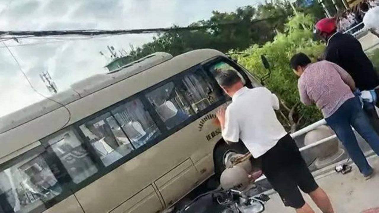 Okul otobüsü 11 kişiyi ezerek öldürdü