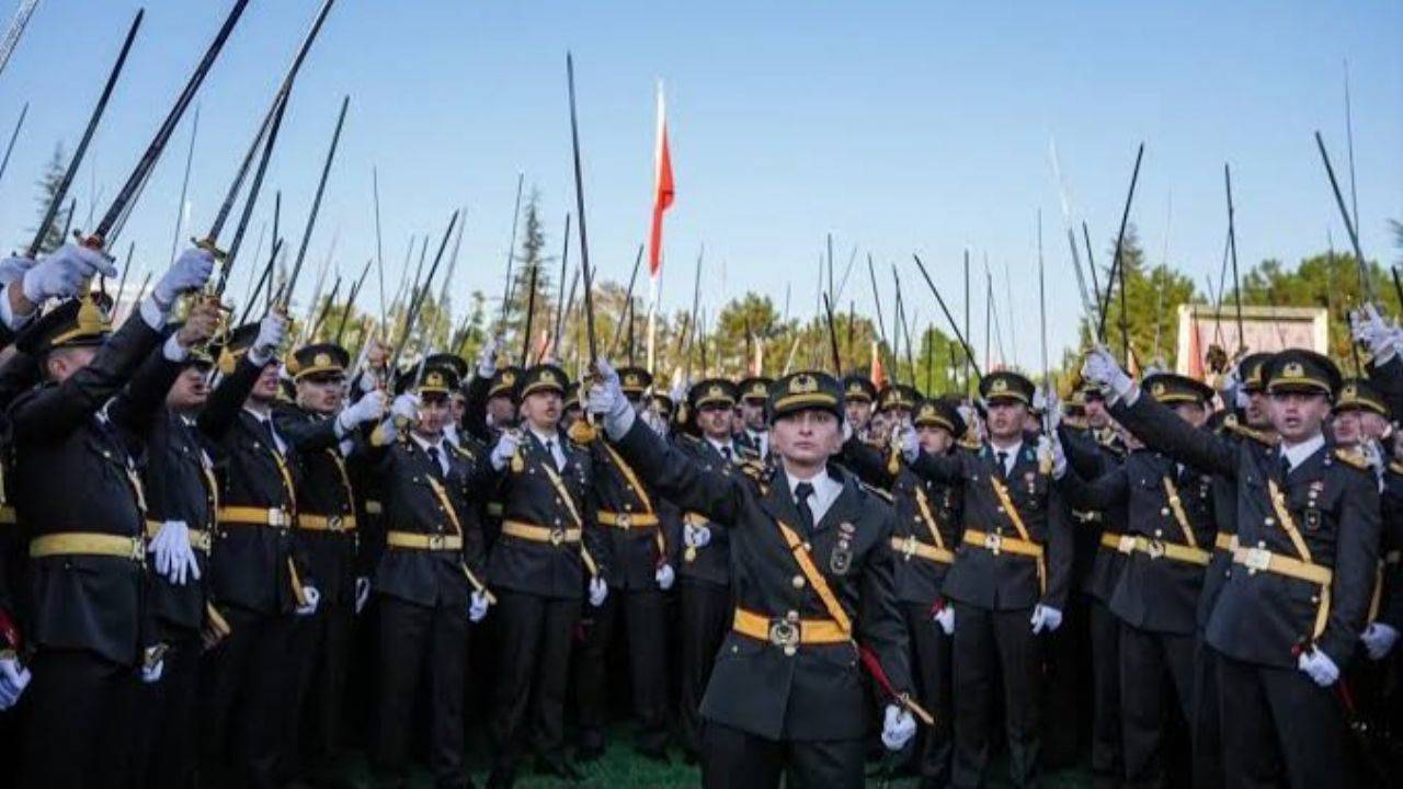 Bahçeli'den 'Kara Harp Okulu yemini' açıklaması