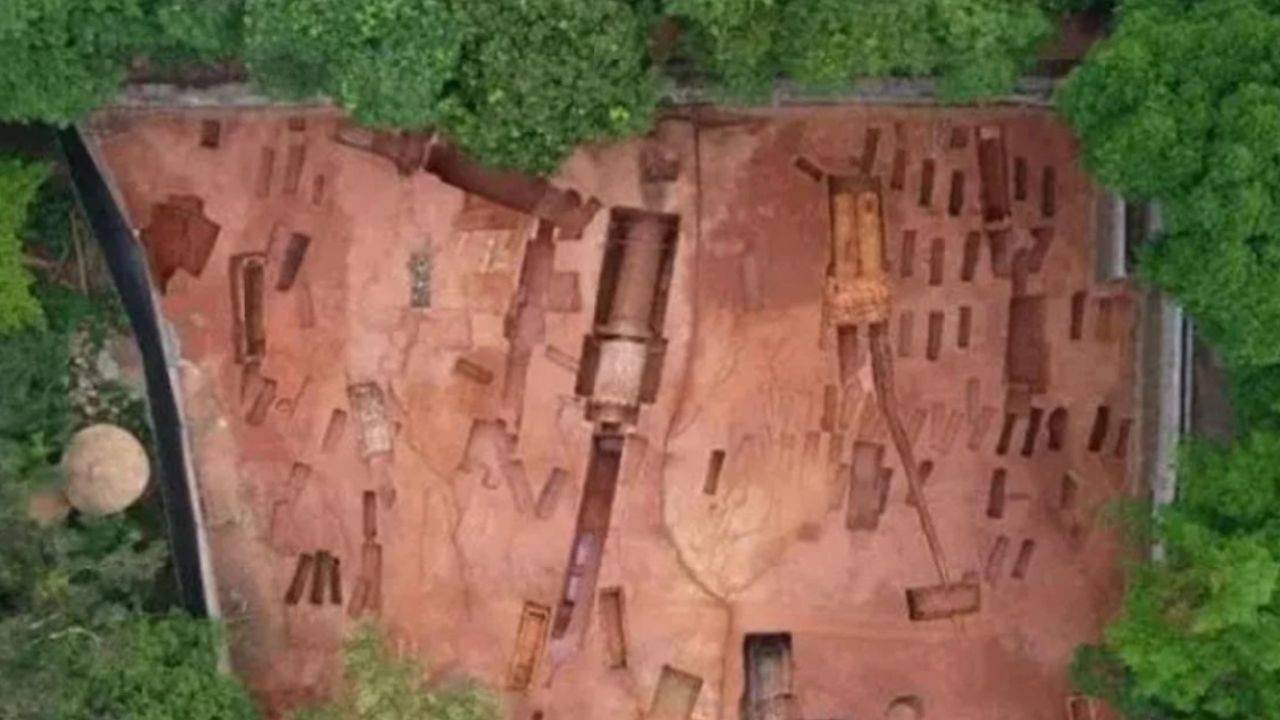 Hayvanat bahçesinin altında 2 bin yıllık mezarlar bulundu