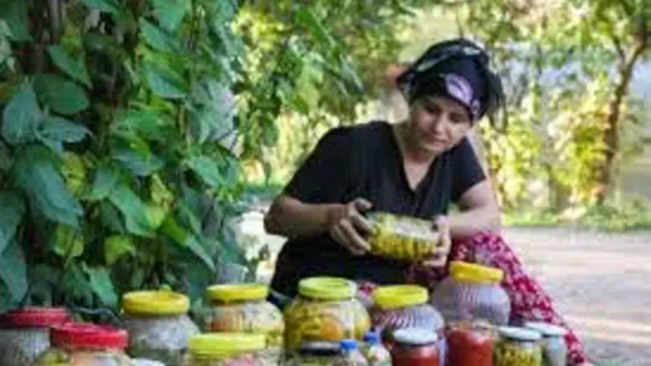 Kış gecelerinin vazgeçilmezi! Kolesterolü yok eden meyveler kurutuluyor