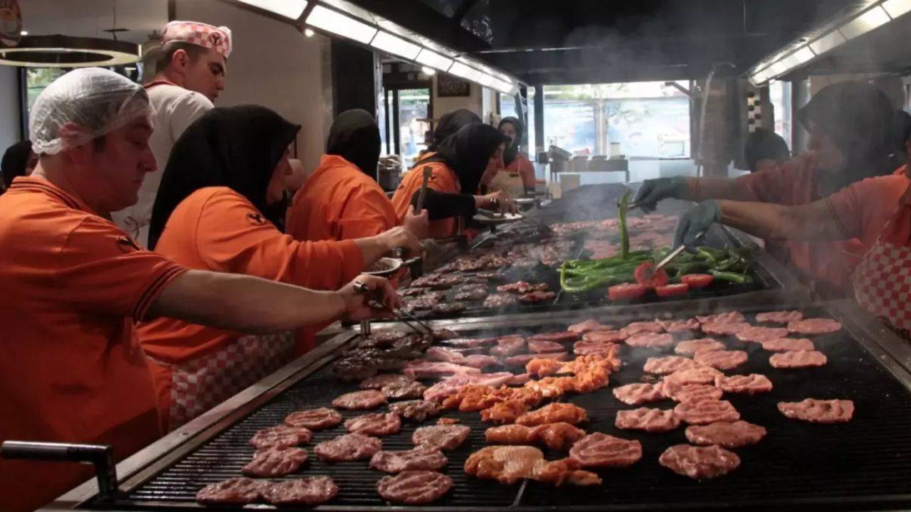 Domuz eti skandalıyla sarsılan Köfteci Yusuf depolarını kapattı!