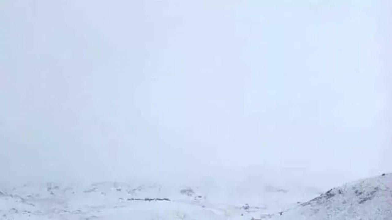 Kar kalınlığı 5 santimetreyi buldu: Gümüşhane'de kış erken başladı