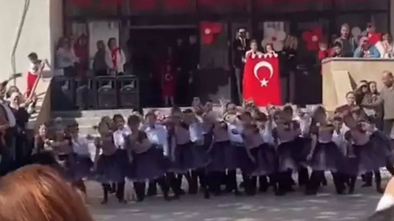 İzmir'de küçük öğrencilerden anormal gösteri: Tepkiler büyüyor