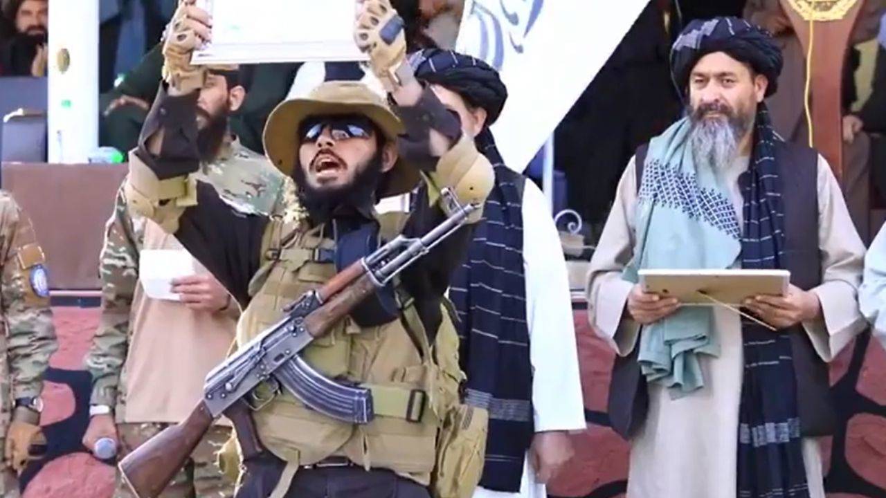 Afgan polis teşkilatında yeni gelişme