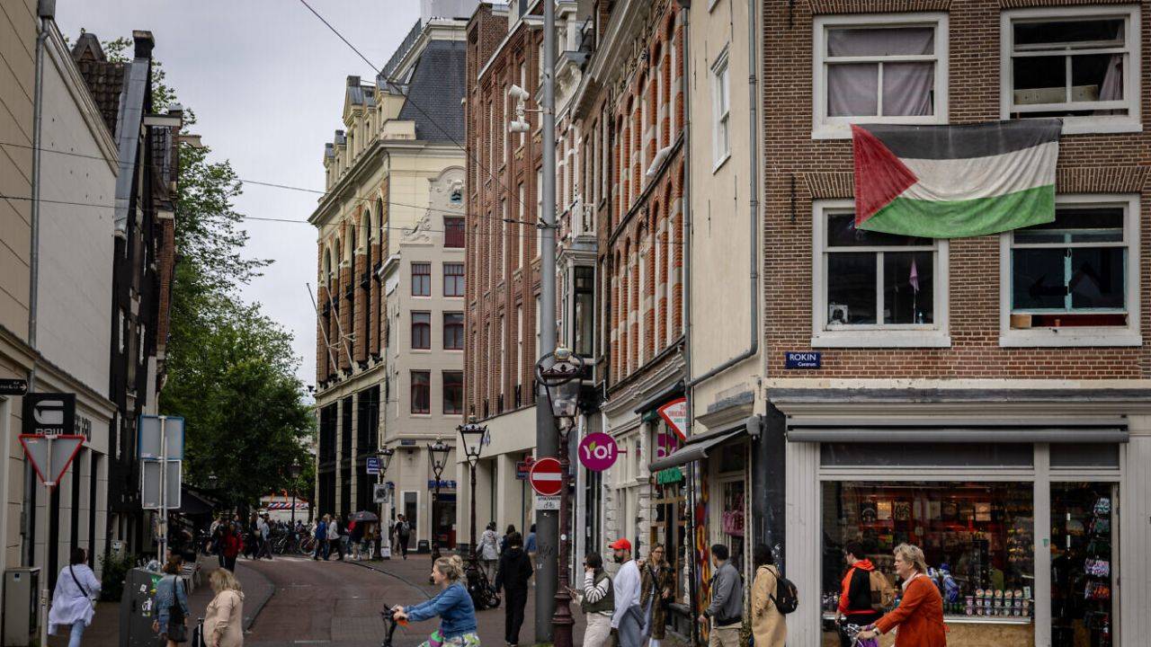 Yahudi taraftar nehre atıldı! İsrail'den ülkedeki Yahudilere uyarı