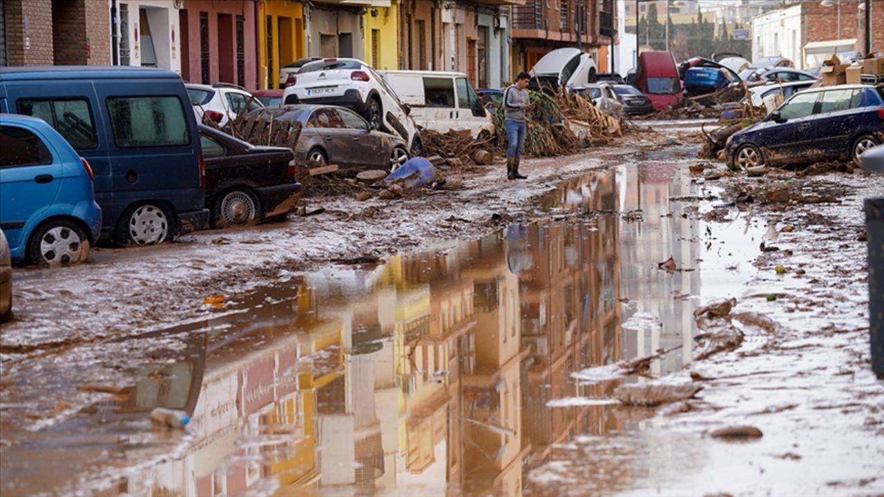 İspanya'yı yine sel vurdu! Ölü sayısı artıyor