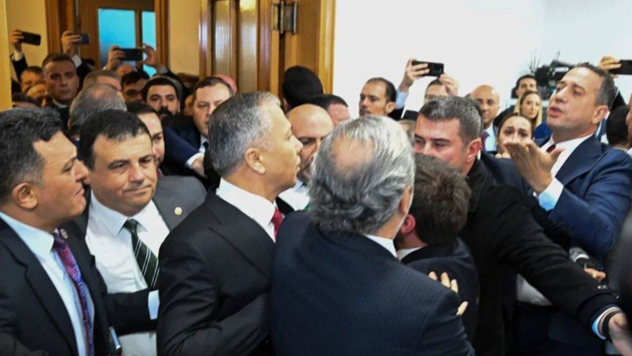 Meclis'te görüşme öncesi itiş kakış