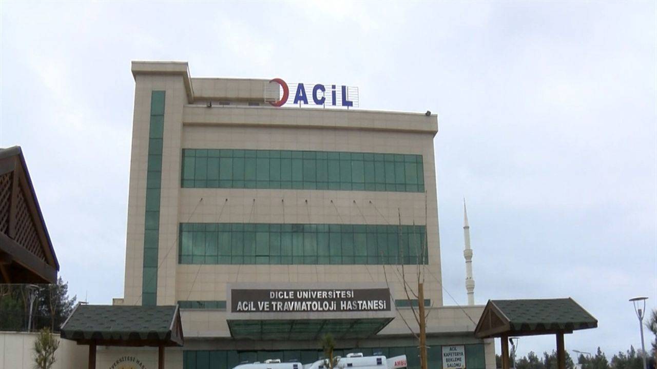 2 kardeşini öldürüp, babasını ağır yaraladı