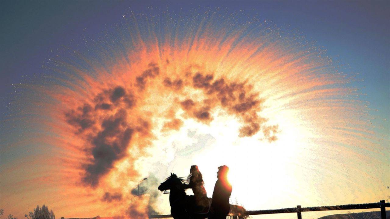 Erzurum'da havaya atılan sıcak su, buz oldu