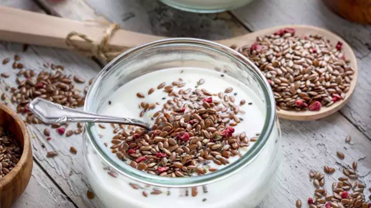 Diz ağrılarına çözüm: Keten tohumu ve yoğurt karışımı