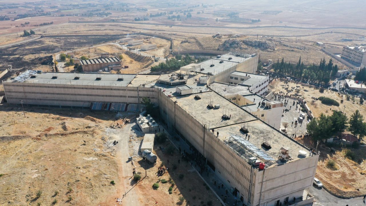 'Esed rejiminin 6 bin suç ortağı subayı kayıtlarımızda'