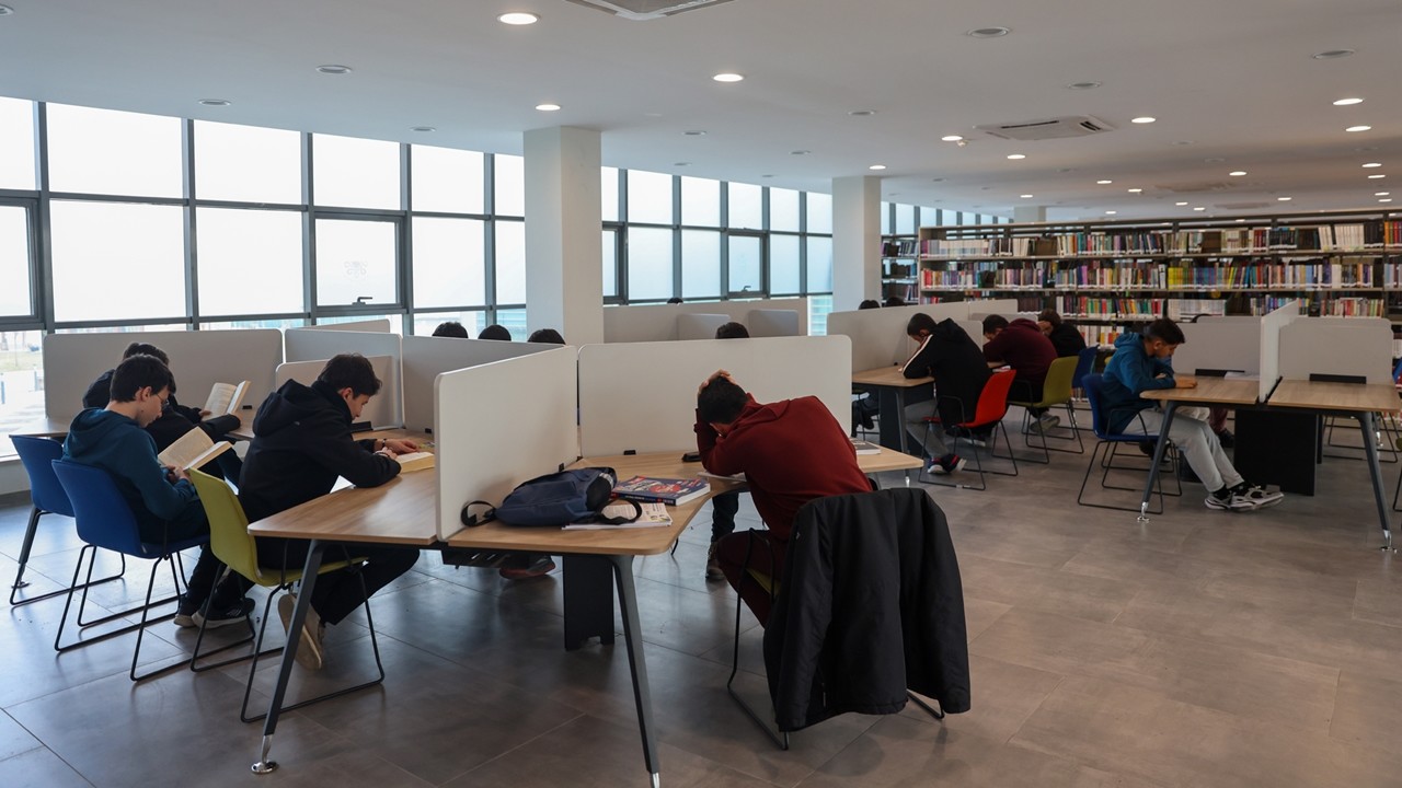 Selçuklu Belediyesi okul kütüphaneleri ile bu yılda eğitimin en büyük destekçisi