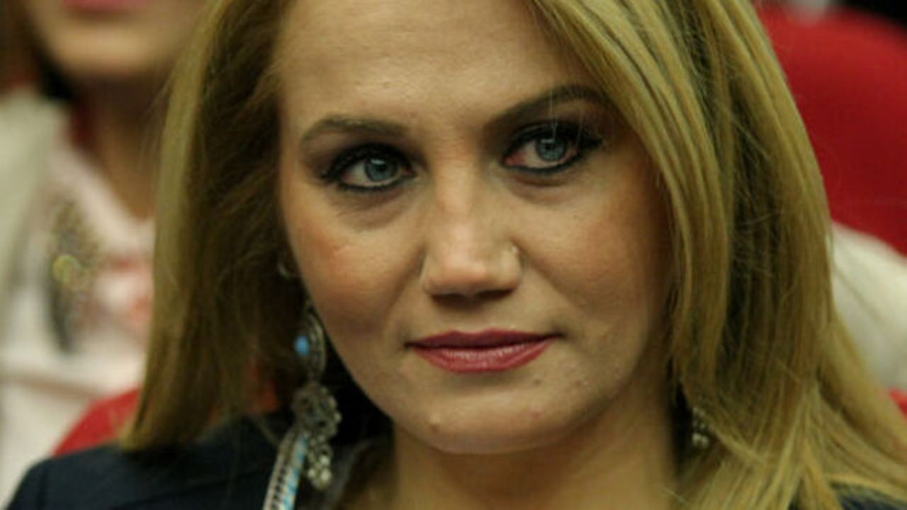 Pınar Aydınlar gözaltına alındı