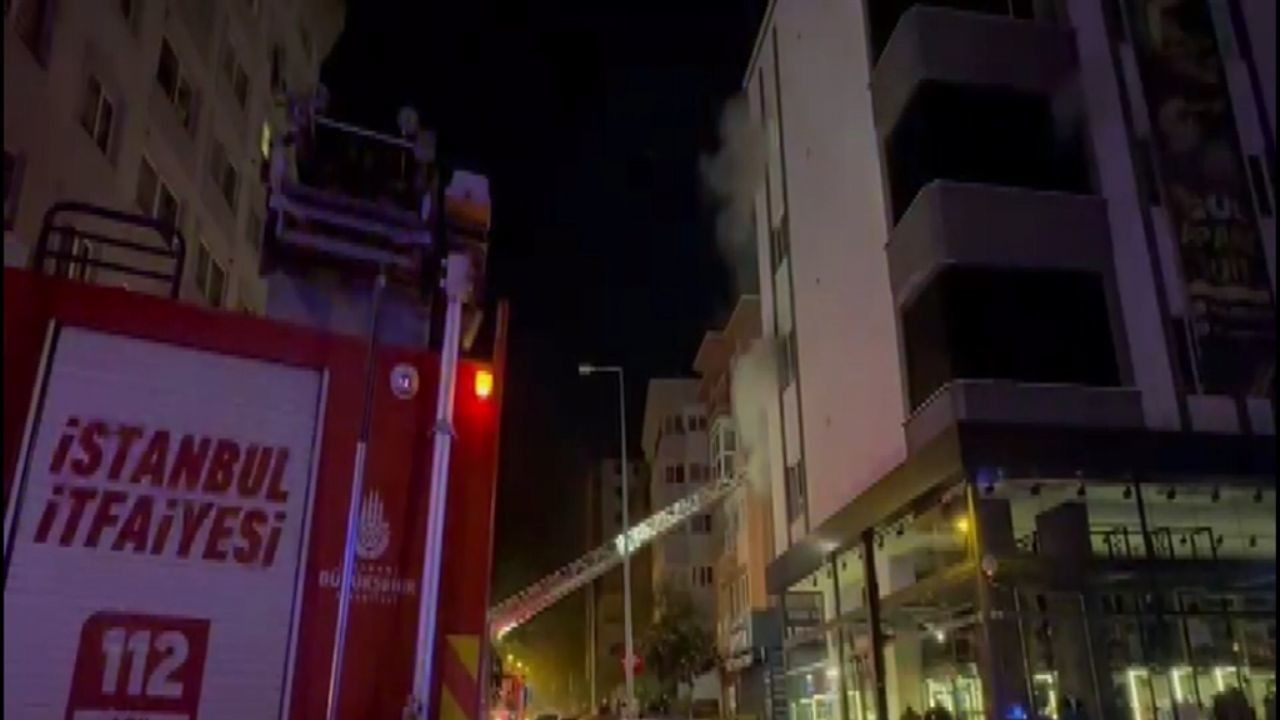 İstanbul'da 4 katlı otelde yangın