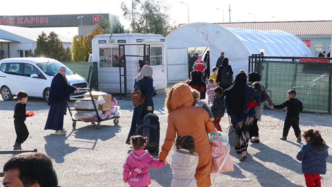 Türkiye'deki Suriyeliler ülkelerine dönüyor