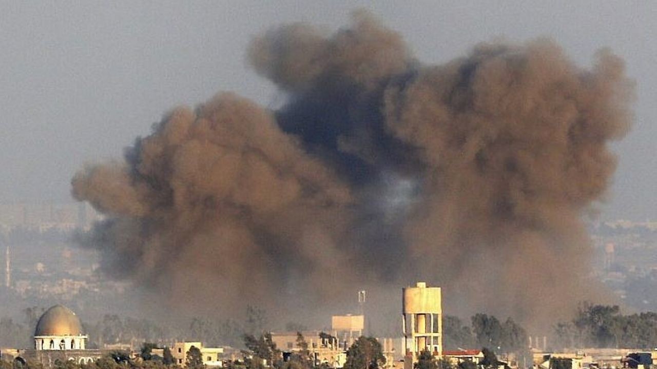 İsrail, sabaha kadar Suriye ordusuna ait tesisleri bombaladı